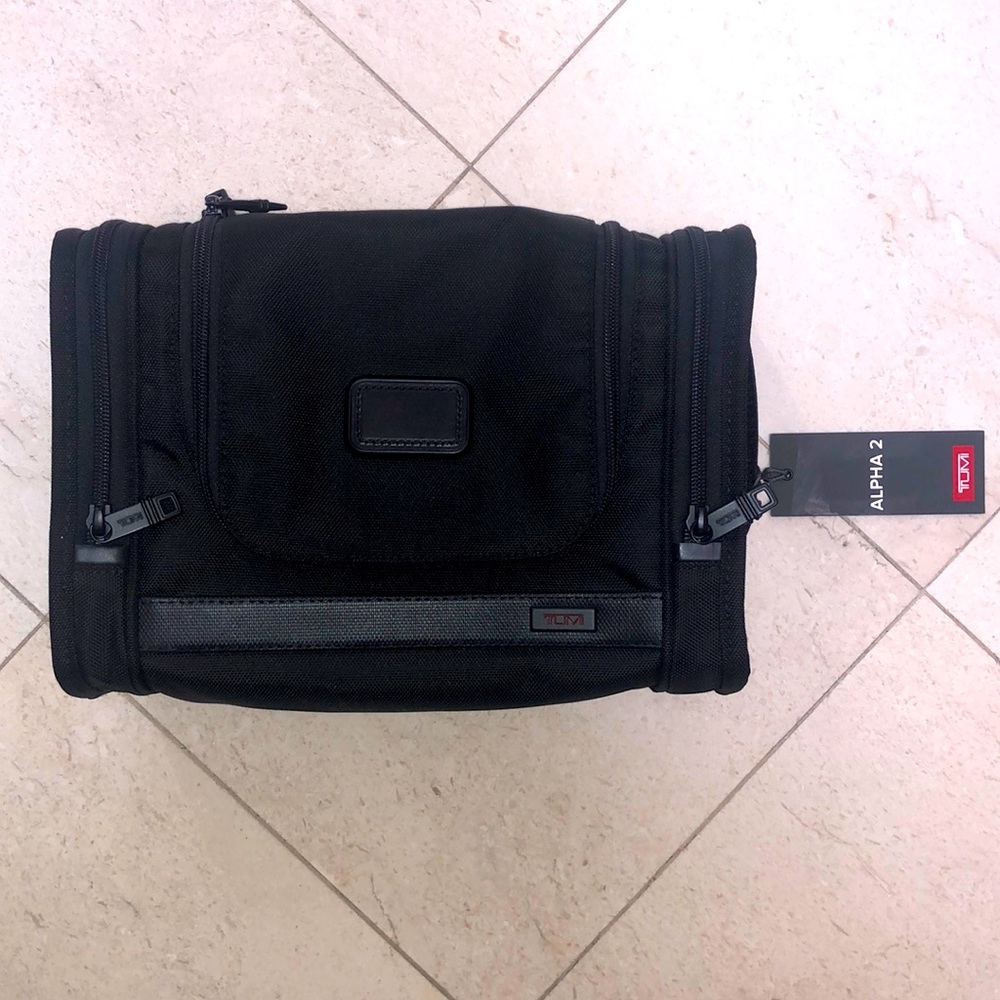 Tumi Alpha 2 Hanging Travel Kit